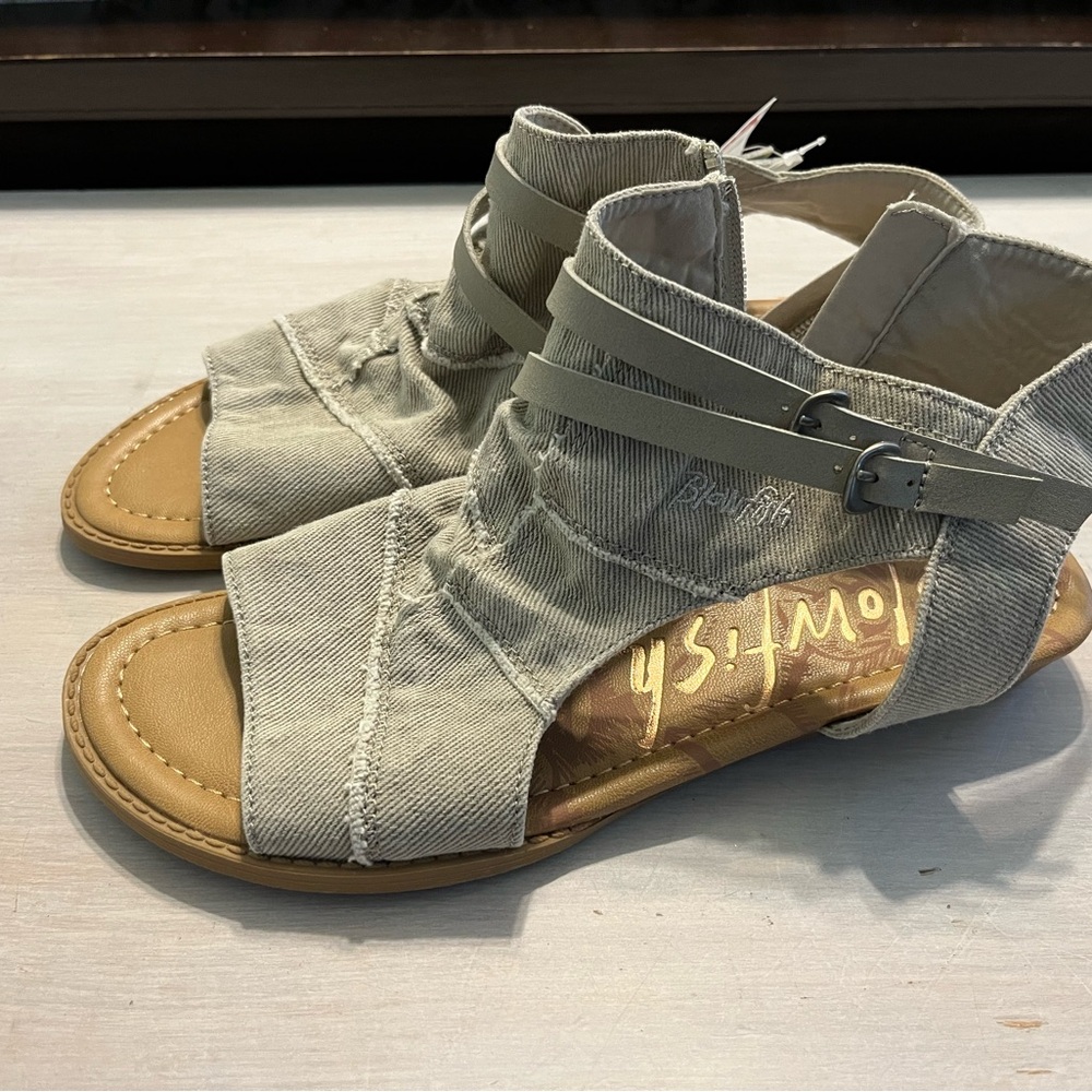 Blowfish Women's Gray and Tan Sandals